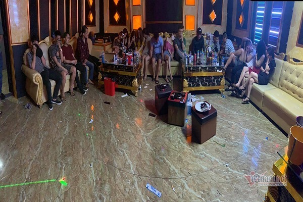 Khách sạn mở tiệc ma túy, 75 nam nữ bay lắc giữa cao điểm dịch