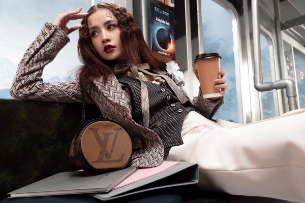 Hoá quý cô thập niên 70, Chi Pu 'dát' lên mình đồ hiệu đắt đỏ