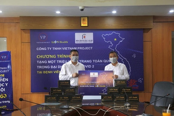 Tặng 600.000 khẩu trang Liz’N Health cho người ở tuyến đầu chống dịch