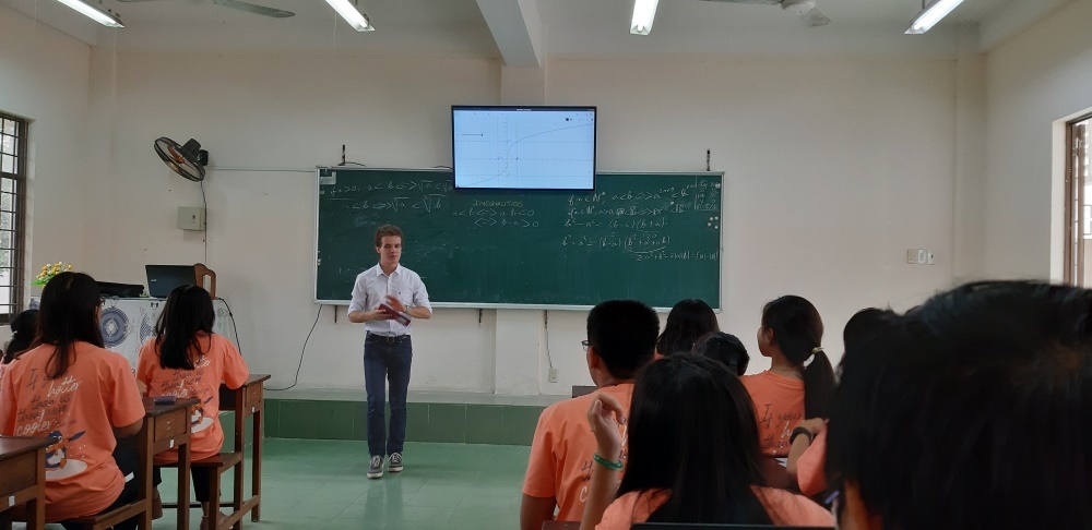19-year-old French student teaches mathematics in Vietnam