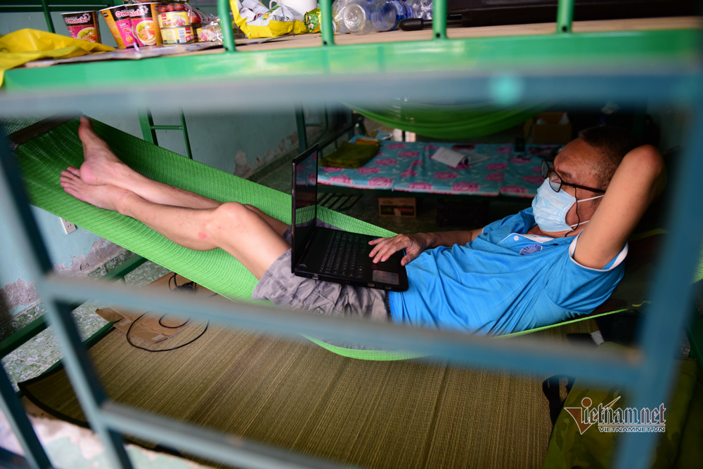 Cuộc sống trong khu cách ly quân sự gần nghìn người ở Sài Gòn