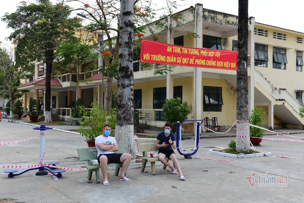 Cuộc sống trong khu cách ly quân sự gần nghìn người ở Sài Gòn