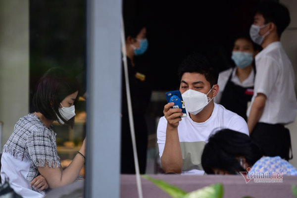 Luật sư cho rằng phạt không đeo khẩu trang nơi công cộng là cấp thiết