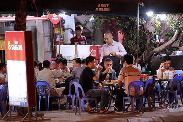 Covid-19 sẽ lây theo cấp số nhân nếu người dân không ở nhà