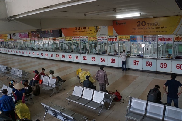 Bên trong bến xe lớn nhất Sài Gòn ngày đầu cao điểm chống dịch Covid-19