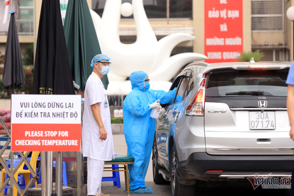 ‘Đồng nghiệp của tôi ở Bạch Mai chưa một ai lo sợ bị lây nhiễm Covid-19’