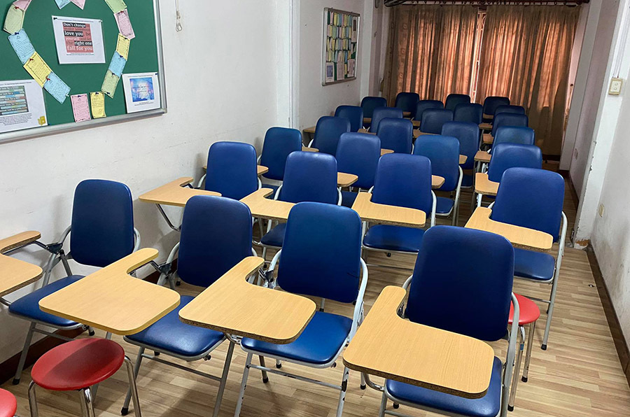 Giám đốc xúc động nghe nhân viên nói 'Hãy giảm lương em đầu tiên'