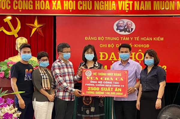 Chuỗi nhà hàng Vua Chả Cá góp 2500 suất ăn chống dịch Covid