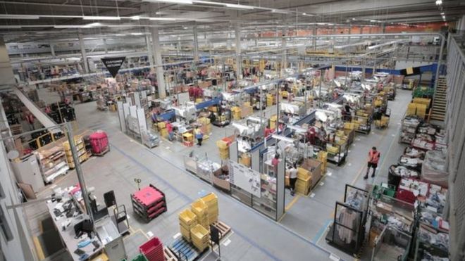 Coronavirus: Amazon workers threaten strikes over virus protection