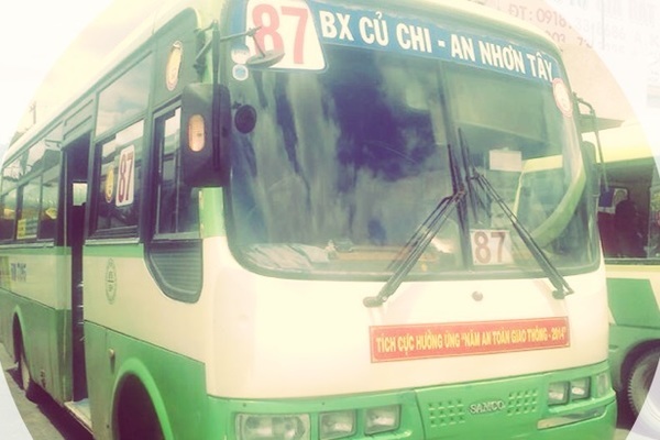 Nữ tiếp viên xe buýt ở Sài Gòn bị hành khách đâm chết