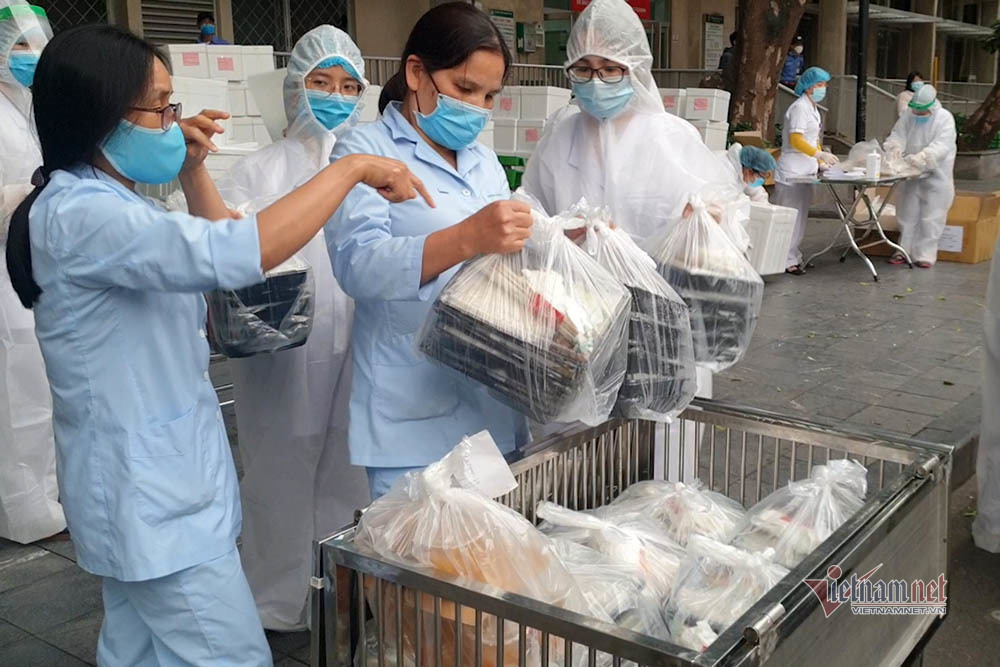 Suất ăn rất ngon trong khu cách ly, nơi BV Bạch Mai bị phong tỏa