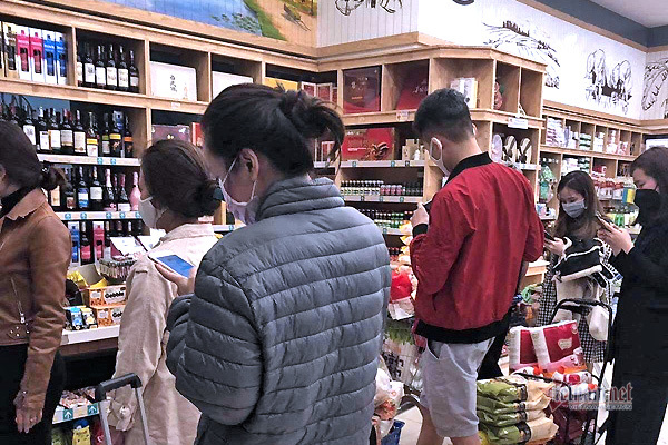 Chen chúc đi siêu thị, chưa đói vì thiếu lương thực đã có nguy cơ cao nhiễm Covid