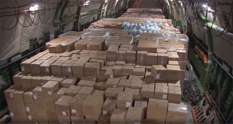 Hình ảnh máy bay Nga chất đầy đồ tiếp tế đi giúp Mỹ chống Covid-19