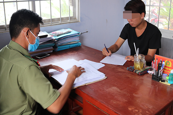 Phạt thanh niên lên Facebook đăng 'Ai lây corona cho tui đi...'