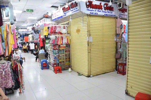 Vietnamese businesses, landlords lean on each other to survive epidemic