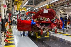 Công nghiệp ô tô châu Âu chìm trong khủng hoảng vì Covid-19