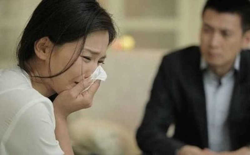 Bí mật đằng sau lòng tốt lạ lùng của cô chủ xóm trọ nóng bỏng