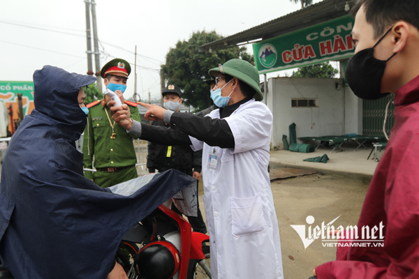 30 chốt kiểm tra khắp cửa ngõ, người ra vào Hà Nội phải khai báo y tế