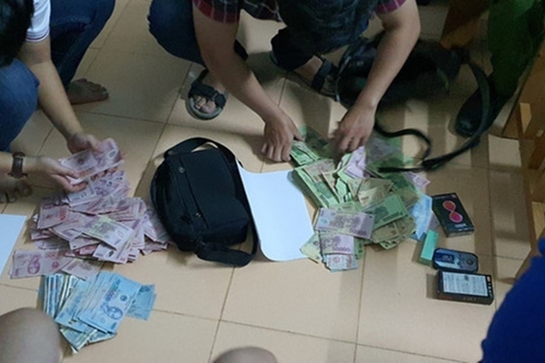 2 thanh niên khống chế nhân viên ngân hàng ở Quảng Nam, cướp gần 200 triệu