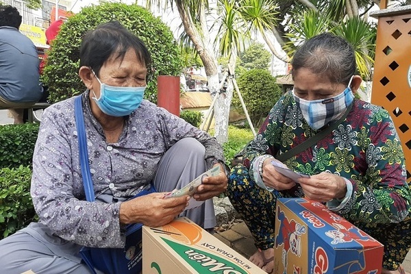 Bình Dương sẽ hỗ trợ tiền cho toàn bộ người bán vé số trong tỉnh