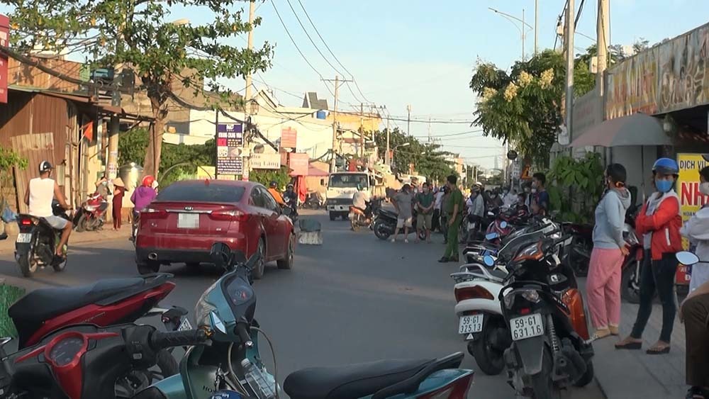 Người đàn ông đi ô tô bị chém lìa tay trên phố Sài Gòn