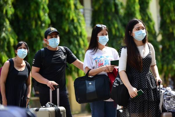 Hơn 900 người hết thời hạn cách ly ở Sài Gòn được về nhà