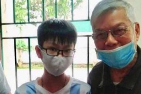 Nhặt được bọc tiền 50 triệu đồng, câu học trò lớp 7 mang đi trả lại