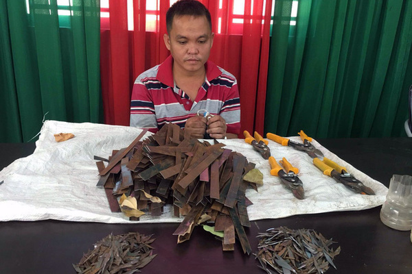 Gã đàn ông ngày sửa xe, tối đi rải đinh trên quốc lộ