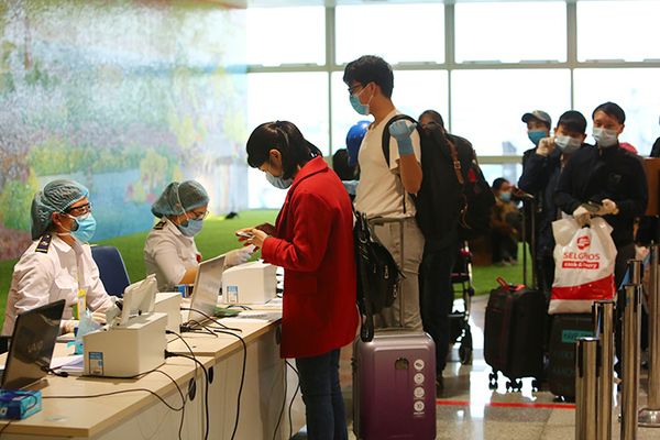 Thêm 1 ca Covid-19, là hành khách về từ Nga