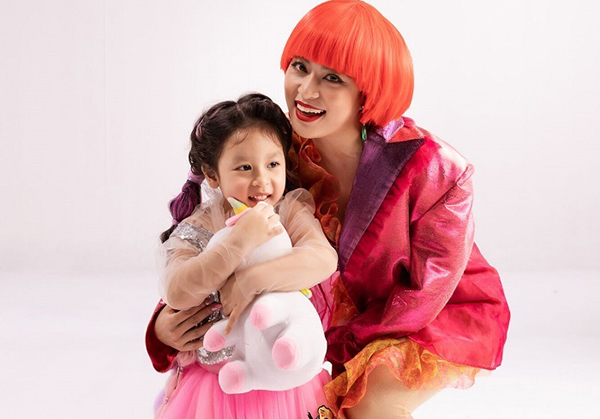 Con gái út vợ chồng Lưu Hương Giang xuất hiện MV mới của Hoàng Thuỳ Linh