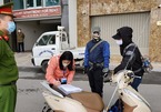 3 người đầu tiên ở Hà Nội bị phạt 200.000 vì ra đường không cần thiết
