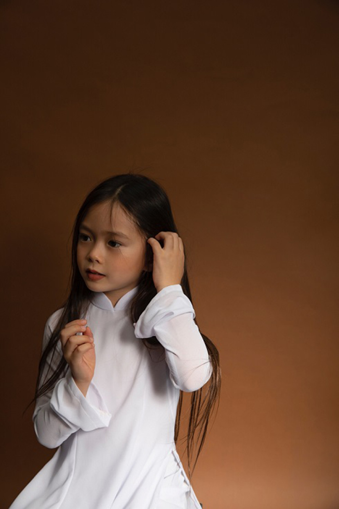 Con gái 6 tuổi lai tây xinh đẹp của Đoan Trang nói 3 thứ tiếng