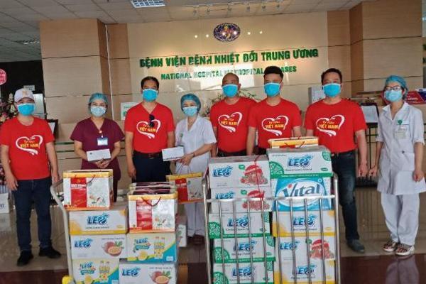 Vitasco “tiếp sức” lực lượng phòng chống Covid tại Hà Nội hơn 2000 thùng nước