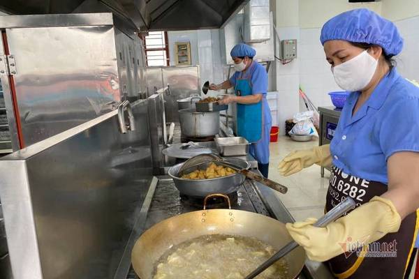 Những cô giáo Hải Phòng hết lòng với phòng chống Covid-19