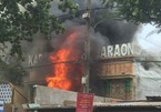 Cháy rụi quán karaoke ở Sài Gòn, dân ôm tài sản tháo chạy