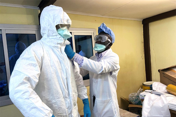 Cô gái 19 tuổi sinh con khi đang nhiễm Covid-19