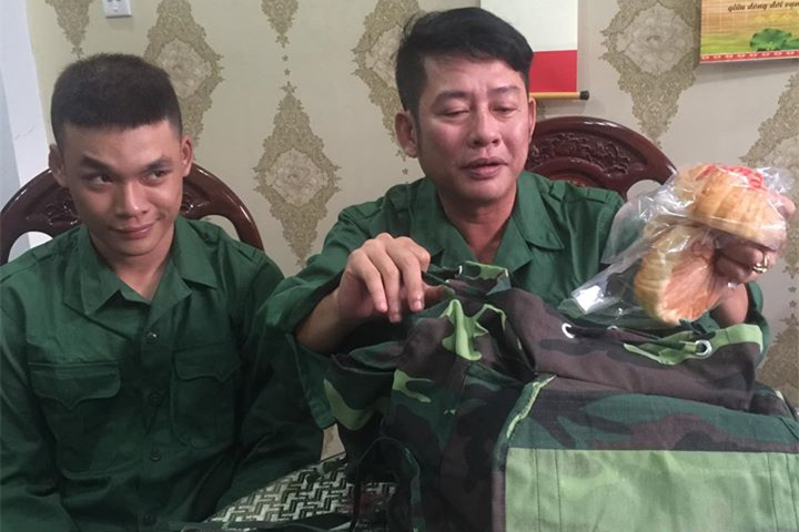 Con trai nghệ sĩ Tấn Beo tình nguyện xin làm việc ở khu cách ly