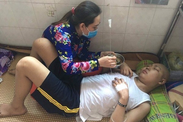 Cha viêm cơ tim từ chối điều trị vì lo đi làm cứu con mắc ung thư