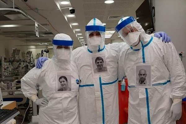 Cách trấn an bệnh nhân Covid-19 cực đáng yêu của bác sĩ Mỹ