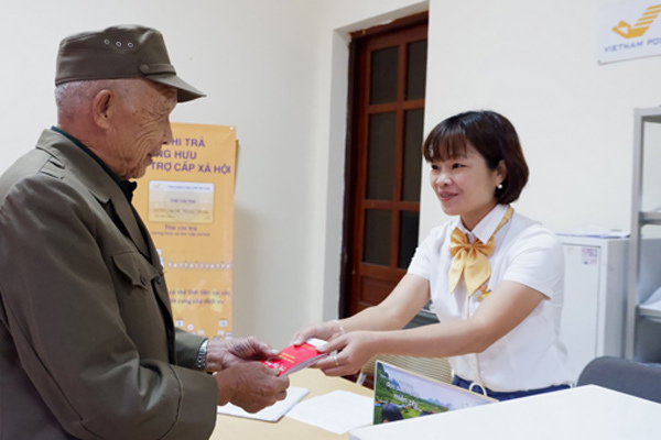 Chi trả trợ cấp ưu đãi người có công và bảo trợ xã hội tháng 4 và 5/2020