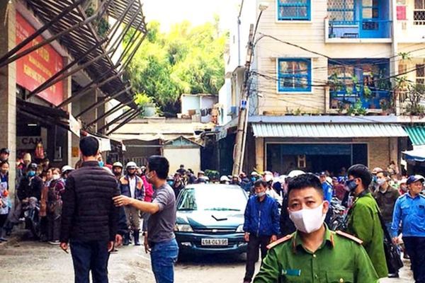 Công an dựng hiện trường, trăm người bu kín theo dõi bất chấp lệnh cấm