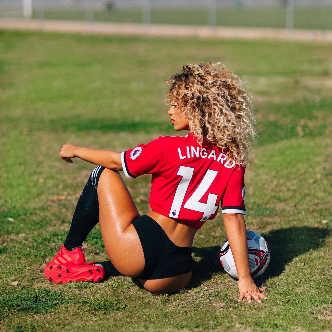 Bạn gái cũ 'đẹp lạ' khiến Lingard nhớ nhung