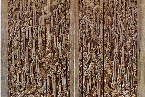 Bảo vật quốc gia: Hai cánh cửa chạm rồng 400 tuổi đẹp nhất Việt Nam