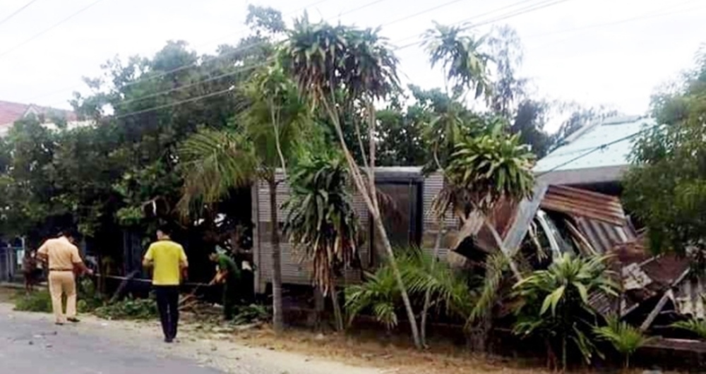 Đi tập thể dục, 3 bà cháu ở Quảng Nam bị xe tải tông, 1 người tử vong