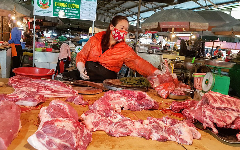 Gần 300 ngàn/kg thịt lợn, làm sao có thể chặn đà tăng giá