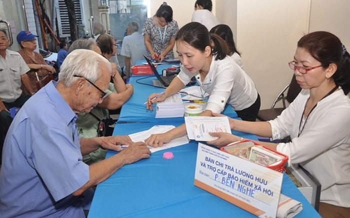 Nghỉ hưu do tinh giản biên chế có được trả trợ cấp thất nghiệp?