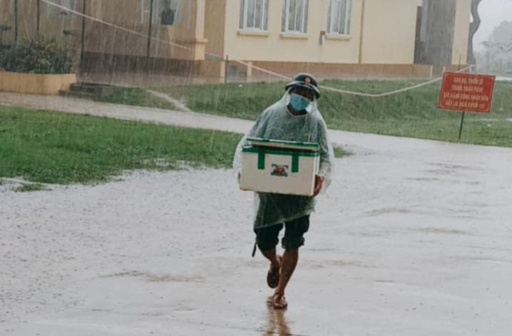 Cuộc sống sinh động trong khu cách ly dưới ống kính các chiến sĩ