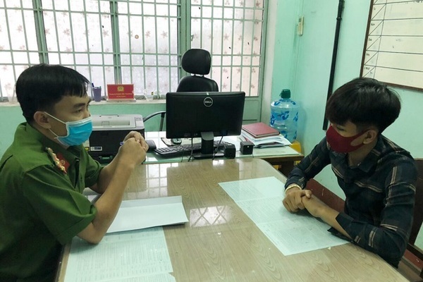 Nhóm ‘quái xế’ dàn hàng ngang vượt đèn đỏ, chạy xe bằng 1 bánh ở Đà Nẵng