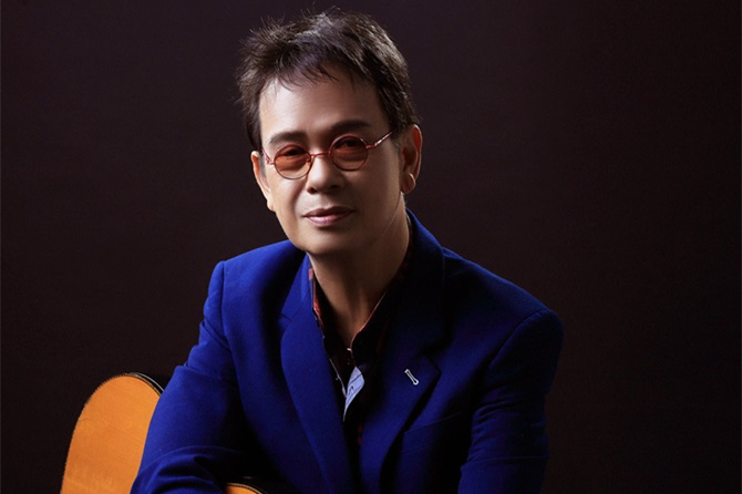 72 tuổi nhạc sĩ Đức Huy vẫn dành 1 tiếng mỗi ngày đọc sách