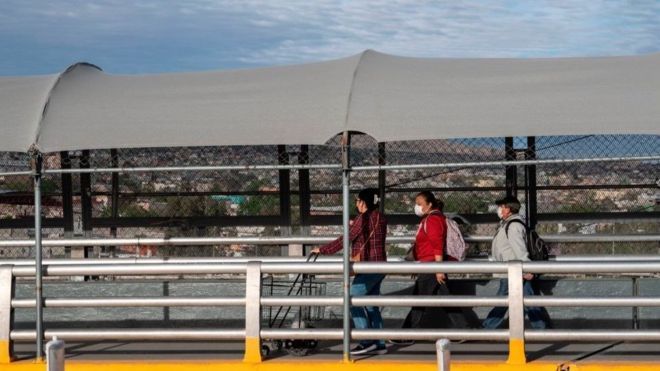 US-Mexico border: Thousands of migrants expelled under coronavirus powers